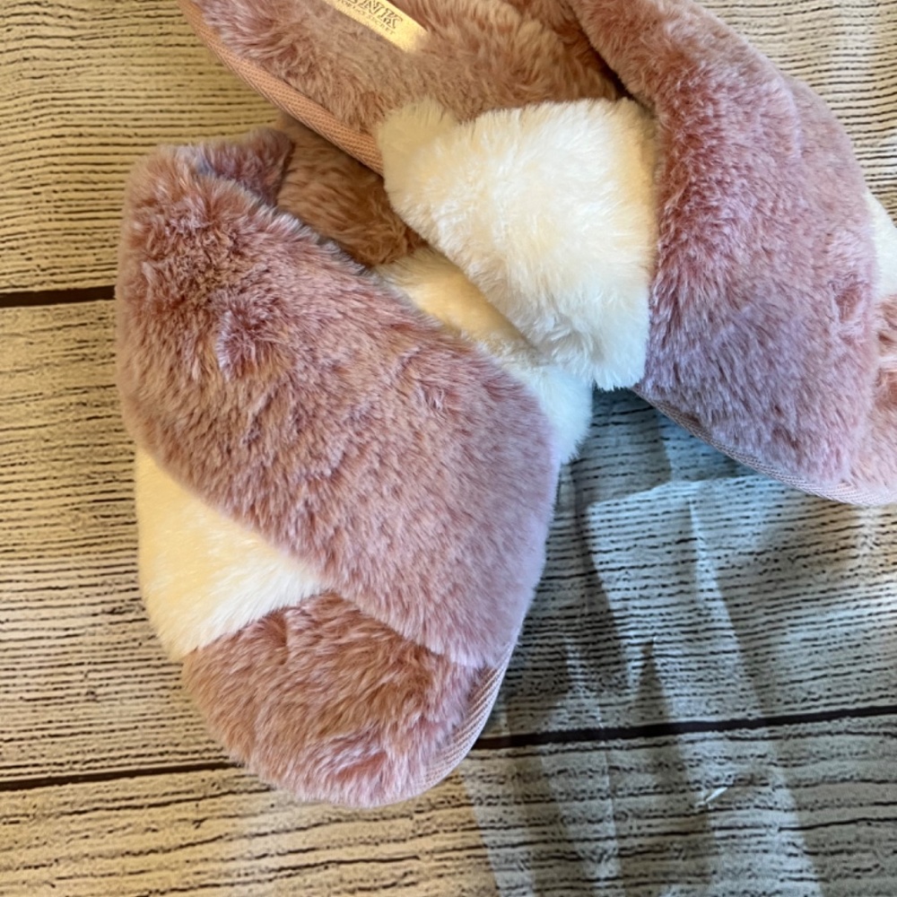 Slippers - Picture 2 of 5